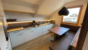 Classic-Apartment | Wohnbereich | 32-Zoll-LED-Fernseher mit Satellitenempfang, Fernseher