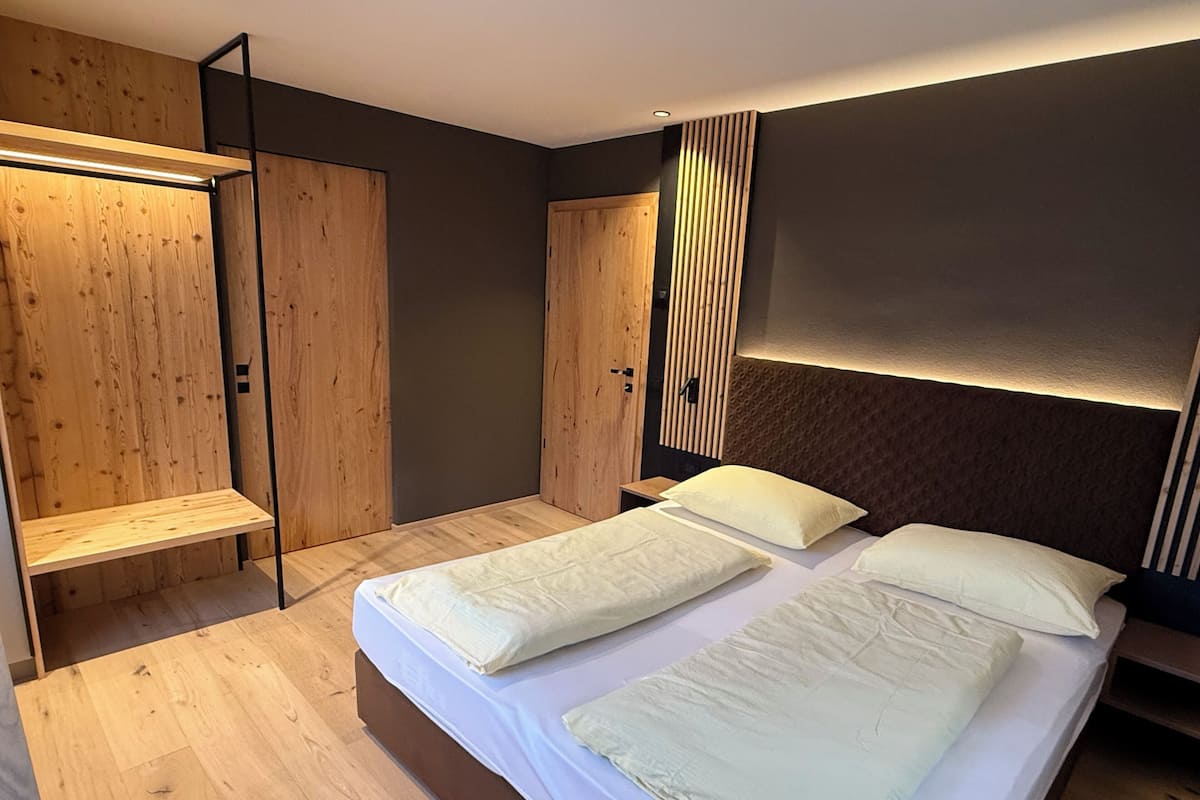 Apartamento Confort | Caja fuerte, escritorio, cortinas opacas y sistema de insonorización
