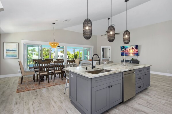 Interior - Harborside on Palermo - beautiful views of the back bay (Fort Myers Beach)