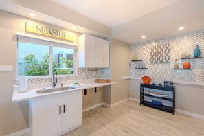 Interior - Harborside on Palermo - beautiful views of the back bay (Fort Myers Beach)