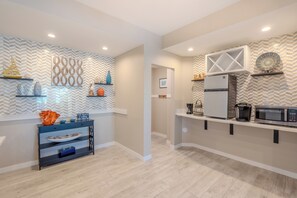 Interior - Harborside on Palermo - beautiful views of the back bay (Fort Myers Beach)