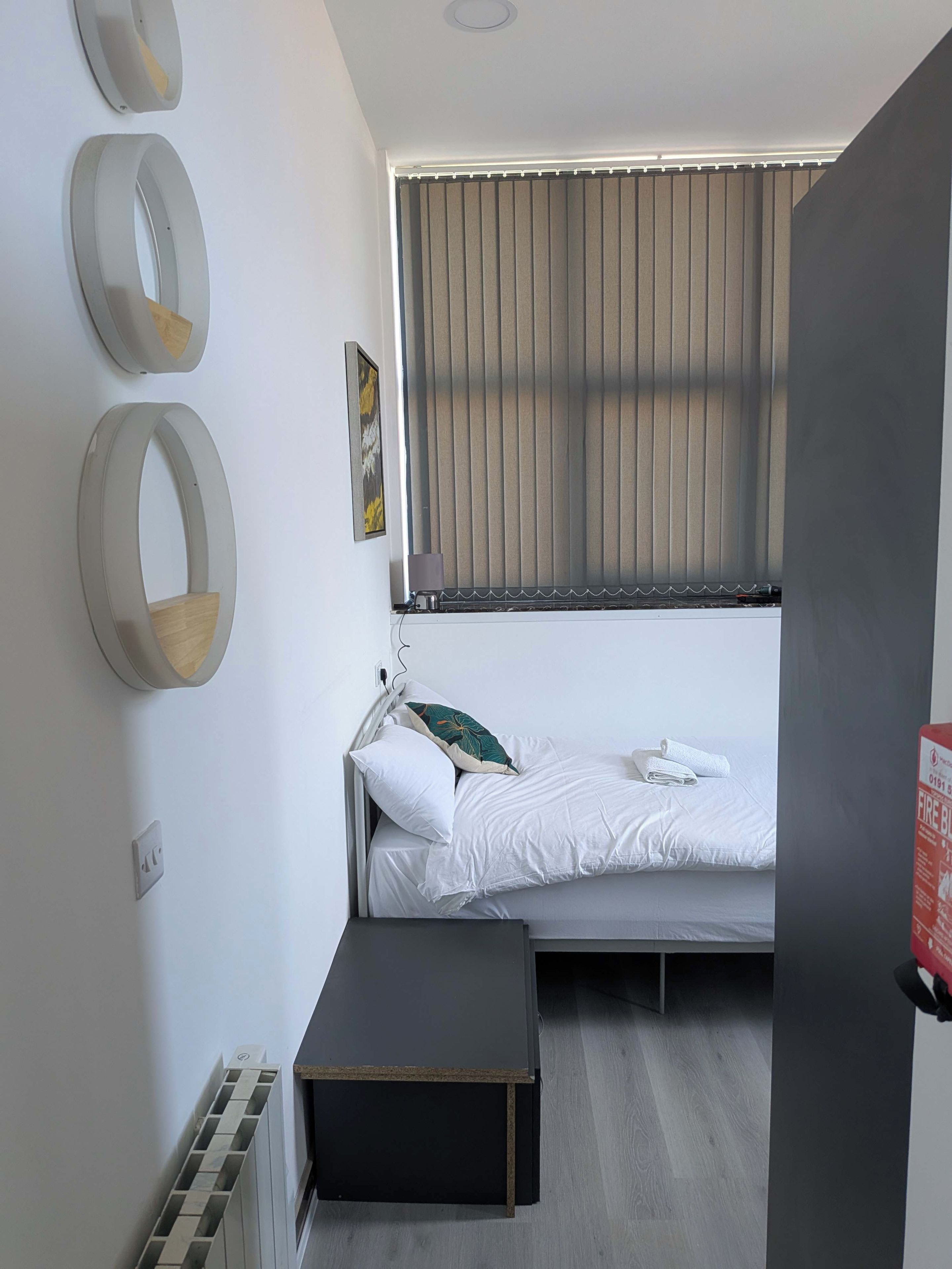 Desk, iron/ironing board, WiFi, bed sheets