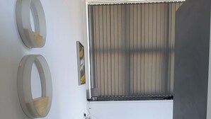 Desk, iron/ironing board, WiFi, bed sheets - Convenient Budget Studio in Central Sunderland (Sunderland)