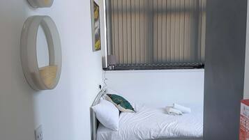 Desk, iron/ironing board, WiFi, bed sheets