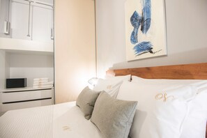 2 chambres, fer et planche à repasser, Wi-Fi, draps fournis