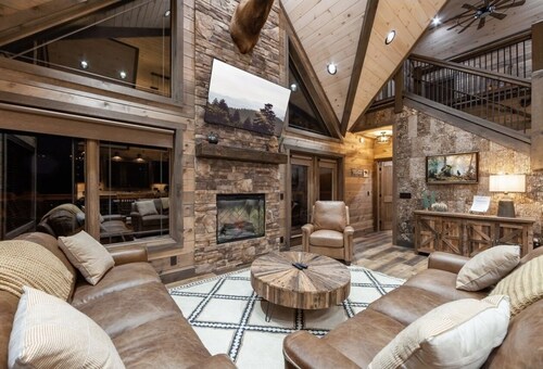 NEW LISTING: 2022 New build w grotto cave pool/amazing views Don't miss this one