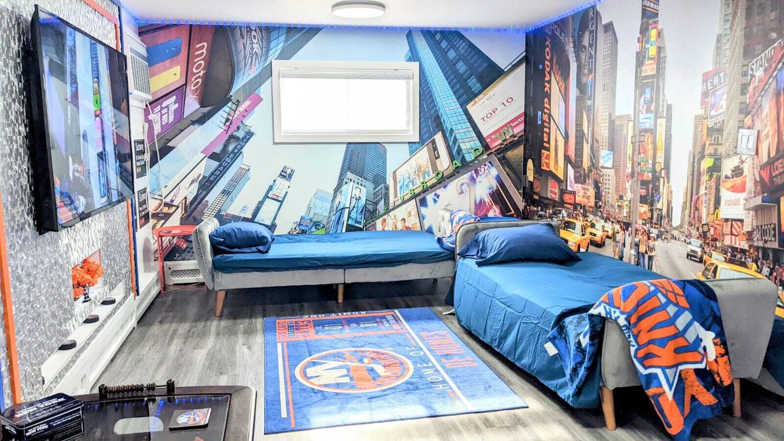 2 bedrooms, in-room safe, desk, iron/ironing board