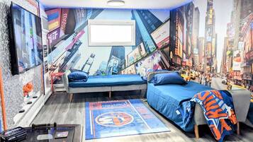 2 bedrooms, in-room safe, desk, iron/ironing board