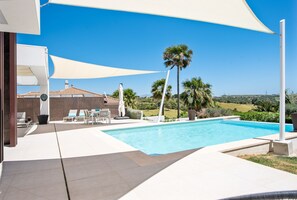 Et oppvarmet basseng