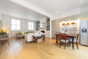 TV - Crawford Street by onefinestay (London)