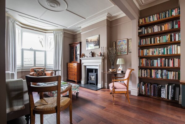 TV - Caithness Road VI by onefinestay (London)