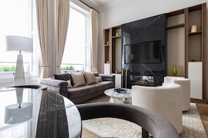 TV, fireplace