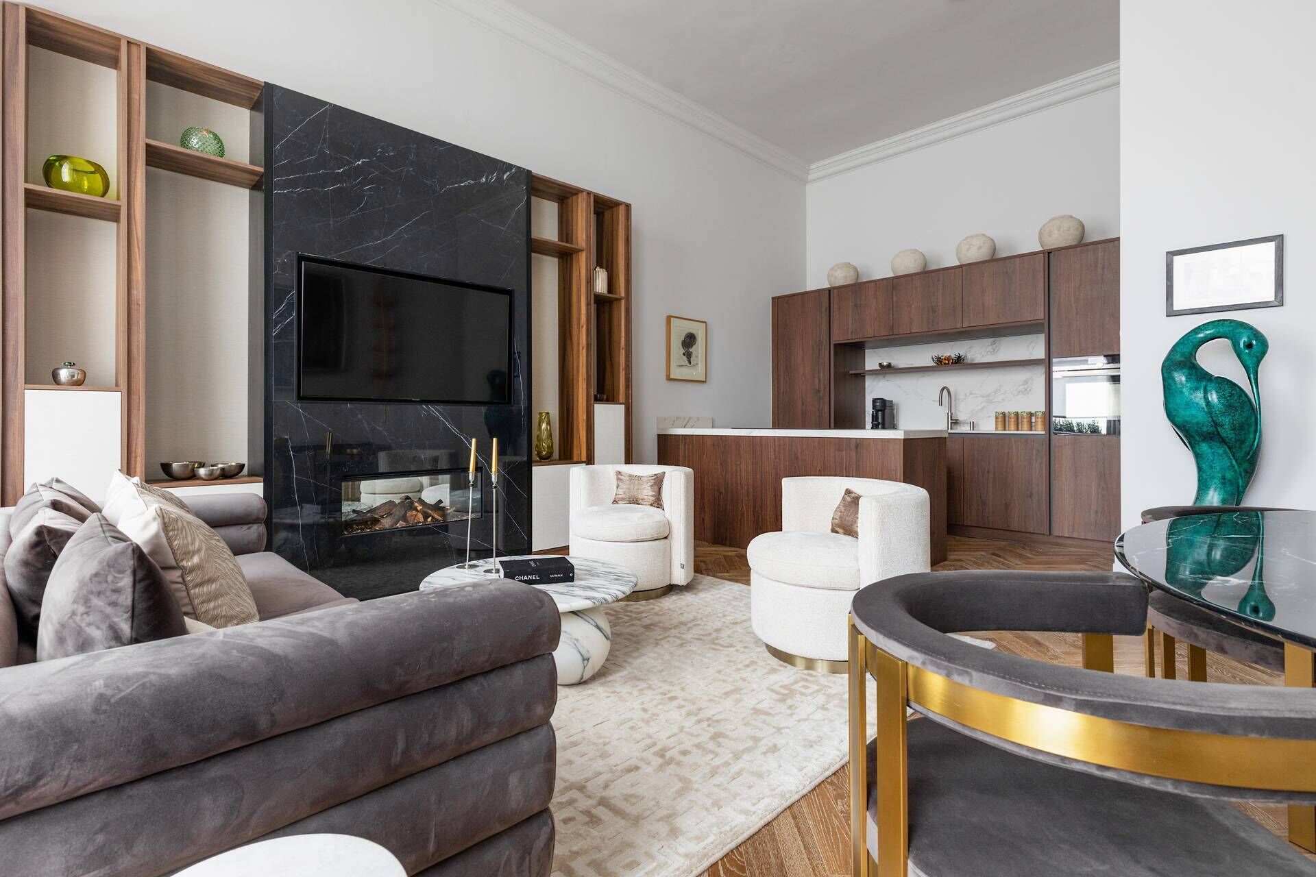 TV, fireplace