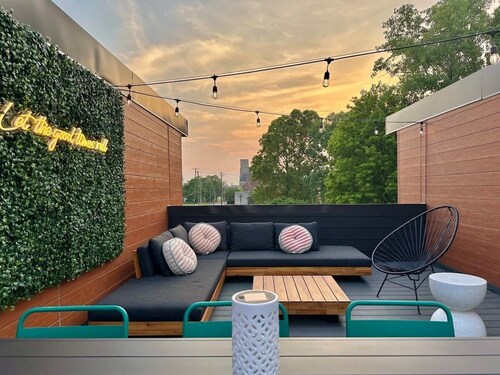 NEW! Group Adventure Hub w/ Private Roof Deck!