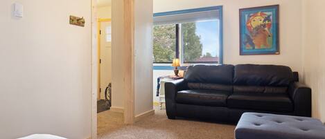 2 makuuhuonetta, silitysrauta/-lauta, Wi-Fi, vuodevaatteet