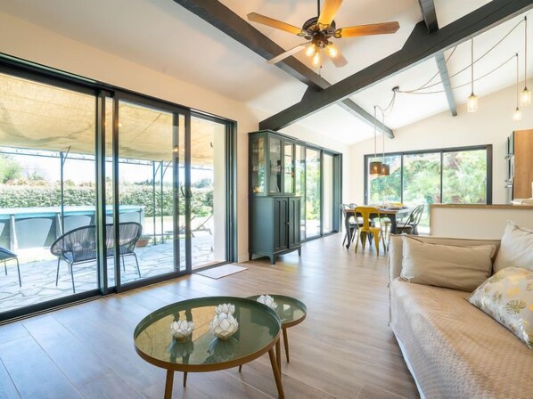 Télévision à écran plat