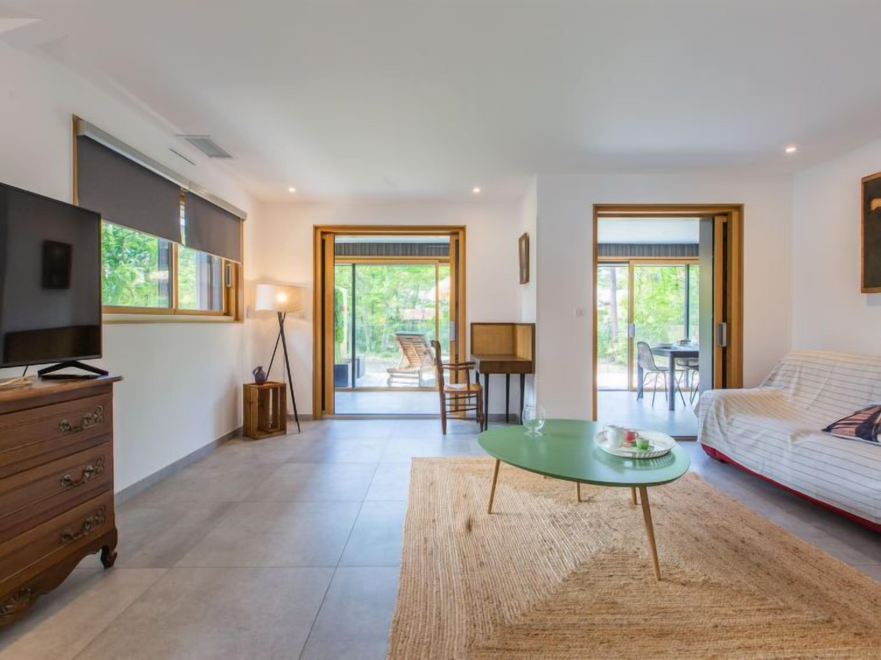 Télévision à écran plat