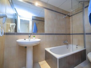 Hårtørrer, håndklæder