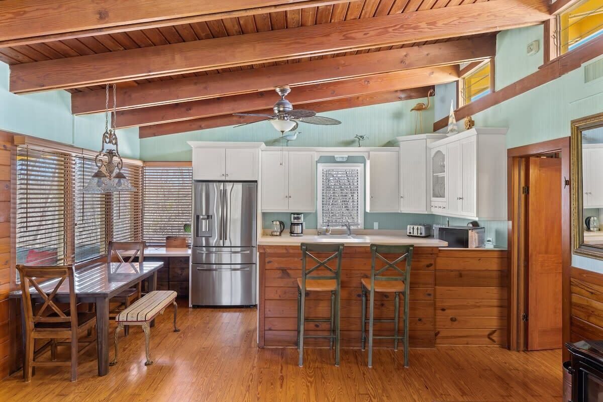 Gorgeous Near Beach Nature Home