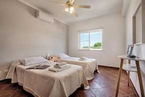 3 bedrooms, iron/ironing board, free WiFi, bed sheets