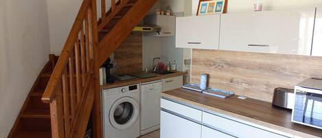 Kühlschrank, Mikrowelle, Ofen, Herdplatte