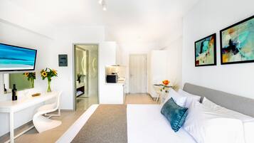 Iron/ironing board, free WiFi, bed sheets