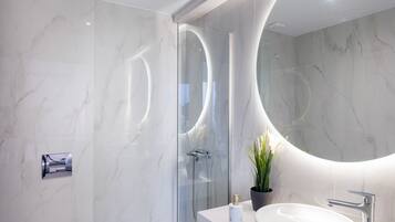 Shower, hair dryer, towels, shampoo