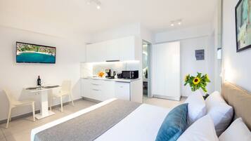 Iron/ironing board, free WiFi, bed sheets