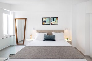 Tabla de planchar con plancha, wifi gratis y ropa de cama 