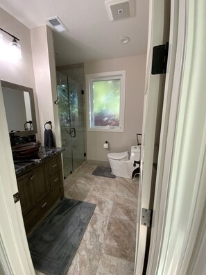 Shower, hair dryer, bidet, towels - Stunning New Custom-Built Home, 12' Ceilings, Chef's Kitchen, and Fruit Orchard (Redwood City)