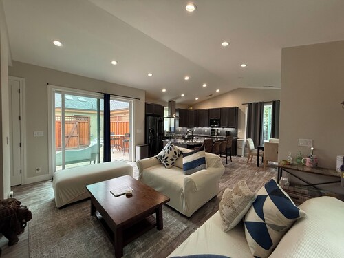 Stunning New Custom-Built Home, 12' Ceilings, Chef's Kitchen, and Fruit Orchard