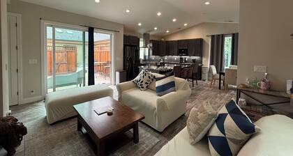 Stunning New Custom-Built Home, 12' Ceilings, Chef's Kitchen, and Fruit Orchard