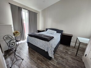 2 habitaciones, escritorio, tabla de planchar con plancha y wifi gratis