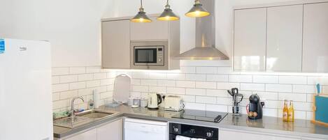 Leilighet | Eget kjøkken | Kjøleskap, mikrobølgeovn, ovn og kokeplater