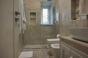 Comfort-Suite, 2 Schlafzimmer, eigenes Bad | Badezimmer