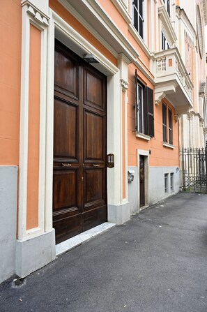 Unclassified image, 5 of 85, button - SCIPIO92HOME (Rome)
