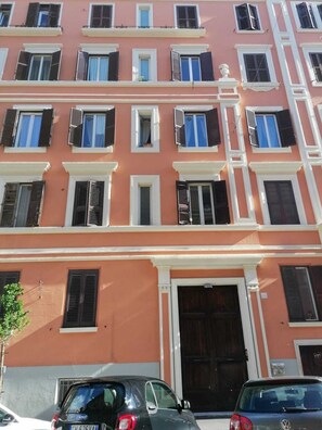 واجهة المنشأة