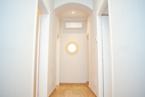43-inch flat-screen TV with digital channels, TV, computer monitors - SCIPIO92HOME (Rome)