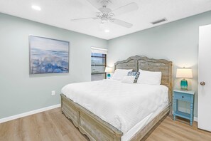 2 soverom, strykejern/-brett, reiseseng for barn og wi-fi