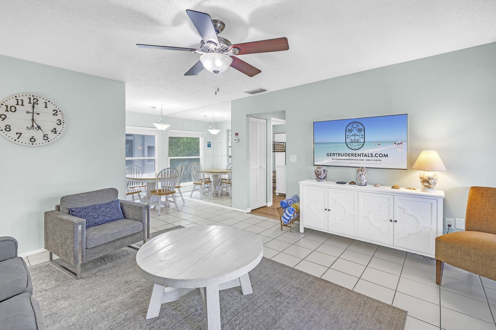 Gertrude Siesta | Budget Friendly, Private Patio, 5-min To Beach, 1-min To Dining & Entertainment! - Venice, FL