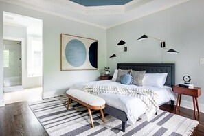 3 habitaciones, escritorio, tabla de planchar con plancha y wifi
