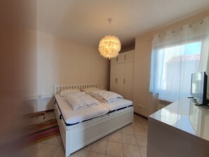 1 bedroom, in-room safe, iron/ironing board, free WiFi