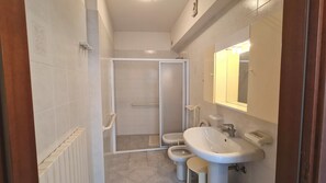 淋浴设施、毛巾