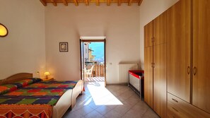 2 bedrooms, free WiFi, bed sheets - Bonaventura 1 Appartamento Agriturismo (Tignale)