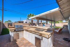 Terrace/patio - Old Town Home 15min to TPC Scottsdale |Heated Pool (Scottsdale)