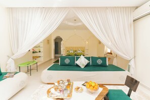 Suite Présidentielle, 1 chambre, baignoire, vue piscine | Draps italiens Frette, literie de qualité supérieure