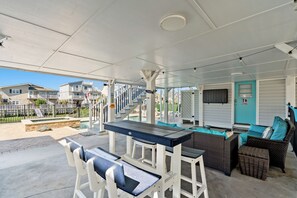Outdoor dining - Troller's Paradise-5BR Channel House (North Myrtle Beach)