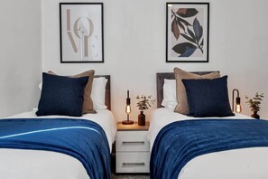 3 chambres, fer et planche à repasser, Wi-Fi, draps fournis