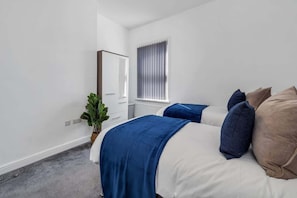 3 bedrooms, iron/ironing board, WiFi, bed sheets