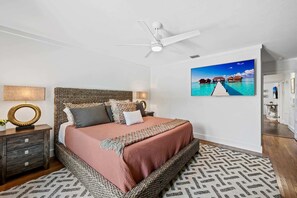 3 Schlafzimmer, Schreibtisch, Bügeleisen/Bügelbrett, Reisekinderbett